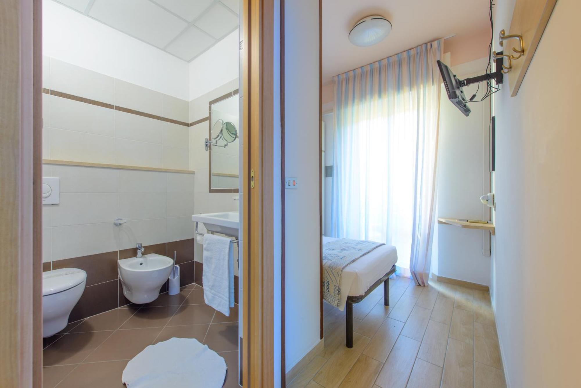 Hotel Colorado Rimini Exteriör bild